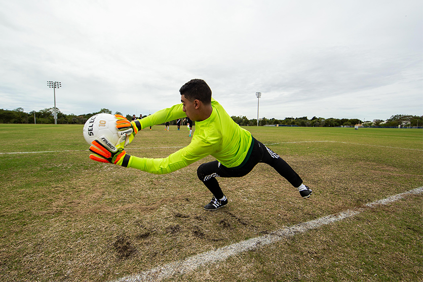 How to Choose Soccer Goalkeeper Gloves PRO TIPS by DICK S Sporting Goods