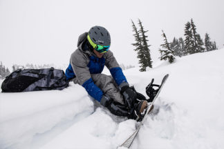 Man sits and prepares for the slopes