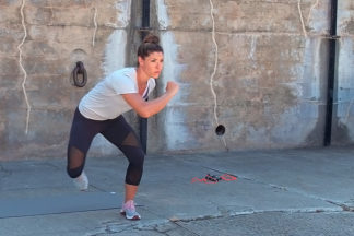 woman doing speed skaters in a 20 minute hiit workout